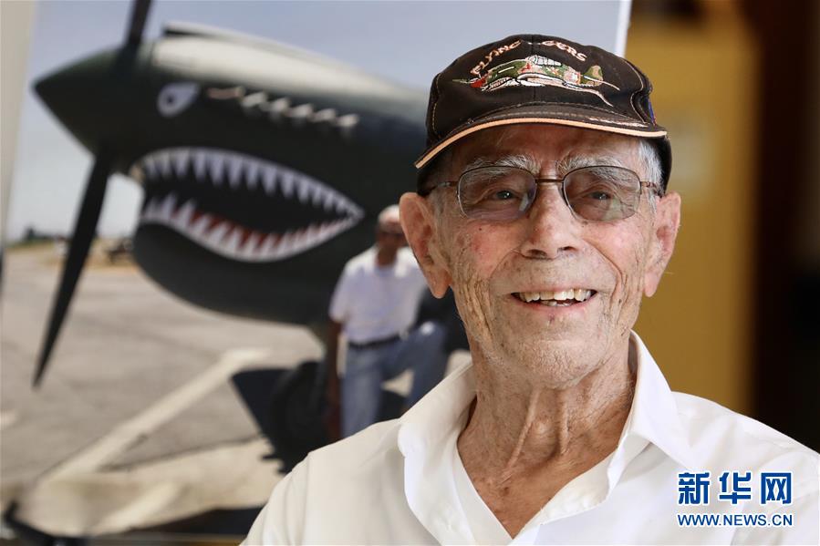 （國際&middot;圖文互動）（2）&ldquo;飛虎隊&rdquo;百歲老兵駕機重上藍天