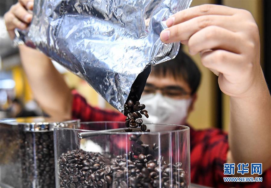 （第三屆進博會&middot;圖文互動）（3）全球&ldquo;寶藏級&rdquo;美食薈萃&mdash;&mdash;進博會食品及農產品館遍藏世間珍饈