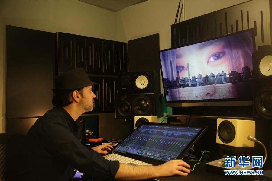 （海外抗疫故事&middot;圖文互動）（4）通訊：用原創音樂支持中國抗擊新冠疫情的以色列歌手