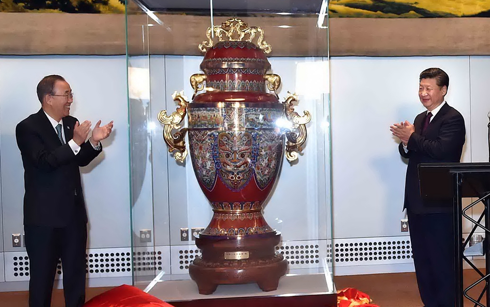 習近平出席中國向聯合國贈送&ldquo;和平尊&rdquo;儀式