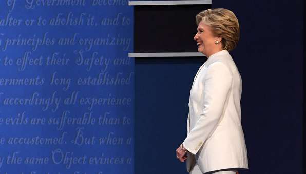 &ldquo;郵件門&rdquo;發酵：希拉里的&ldquo;水門丑聞&rdquo;還是FBI非法干政？