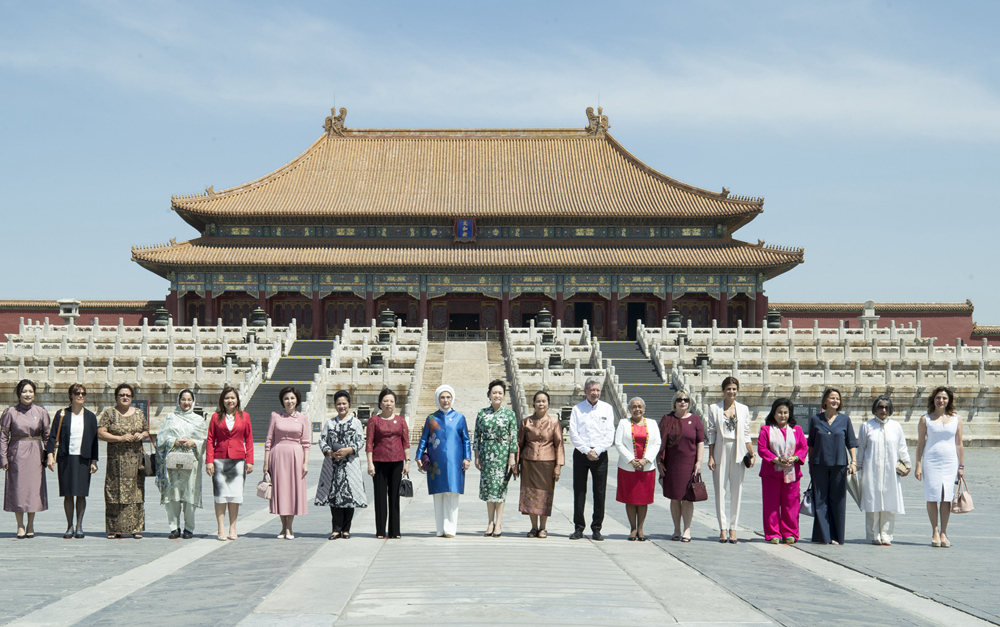 彭麗媛邀請出席&ldquo;一帶一路&rdquo;國際合作高峰論壇外方團長配偶參觀故宮博物院