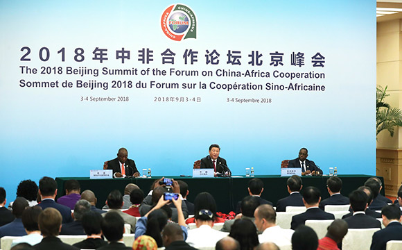 習(xí)近平同拉馬福薩、薩勒共同會(huì)見記者