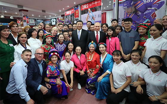 習近平和俄羅斯總統普京共同訪問&ldquo;海洋&rdquo;全俄兒童中心