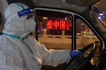 奔忙在武漢雷神山醫院的&ldquo;擺渡人&rdquo;