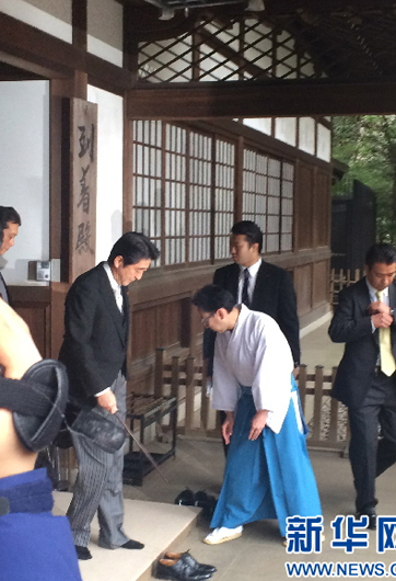 安倍為何不顧?quán)彿磳?duì)，執(zhí)意參拜？