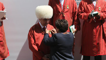 土庫曼斯坦總統(tǒng)獲&ldquo;人民養(yǎng)馬師&rdquo;稱號 （高清組圖）